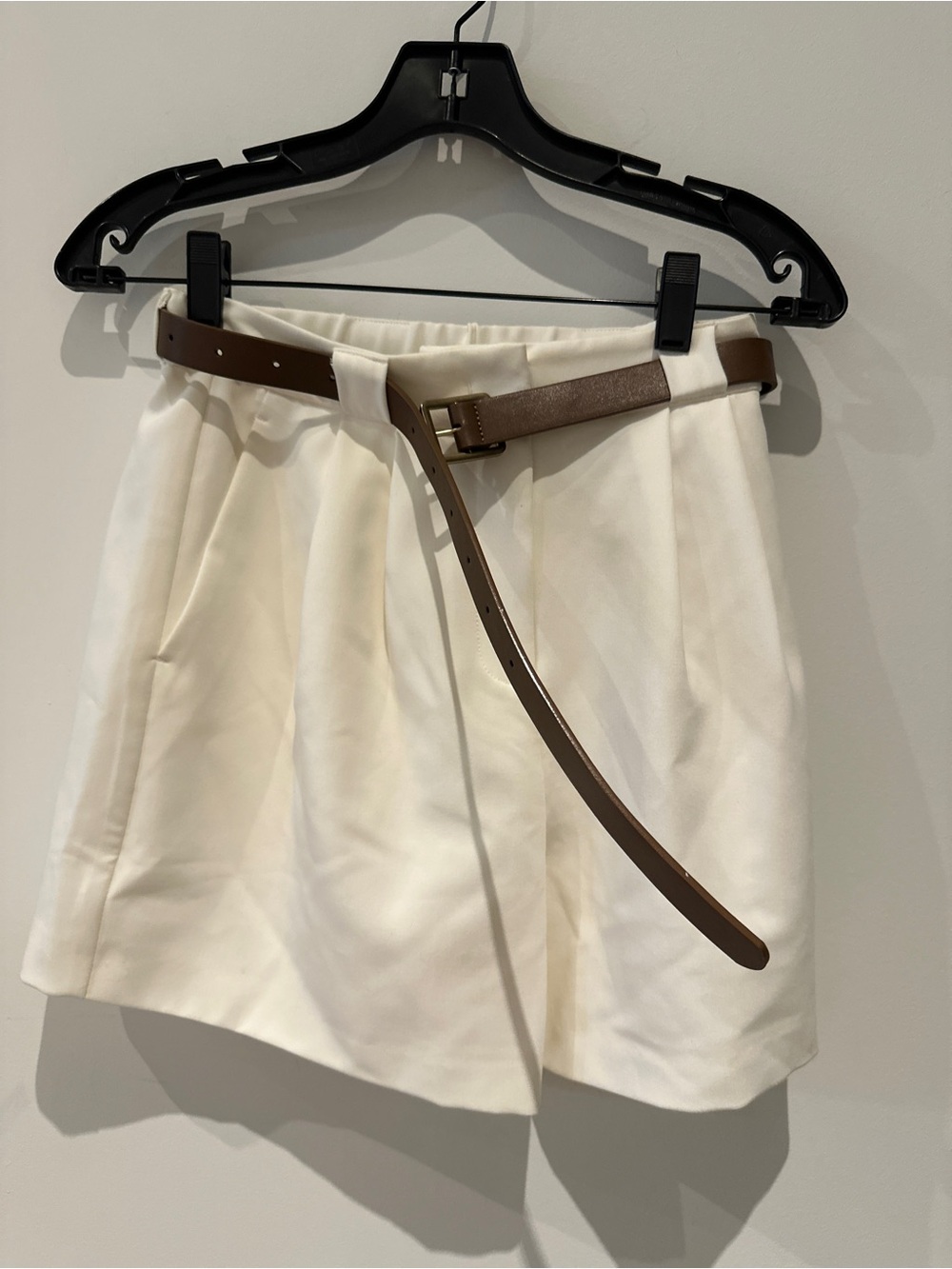 NWOT - Goelia Cream High-Waist Pleated Skort with Brown Waist Belt
